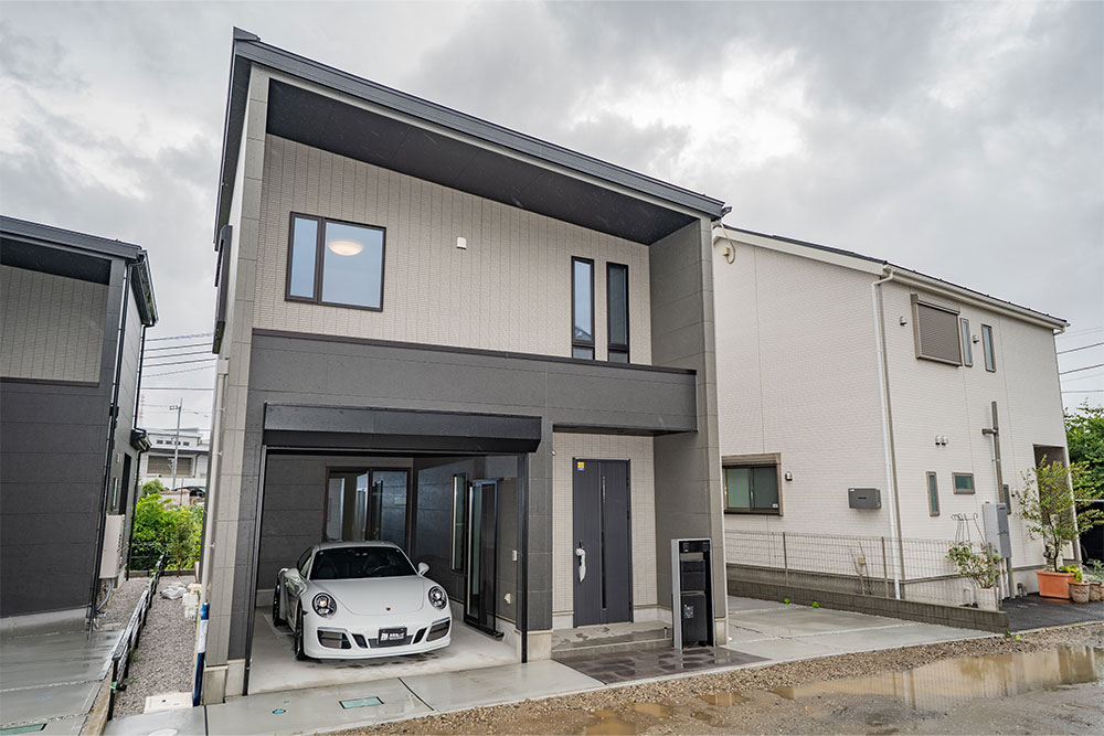 片流れ屋根がモダンな印象の建売物件