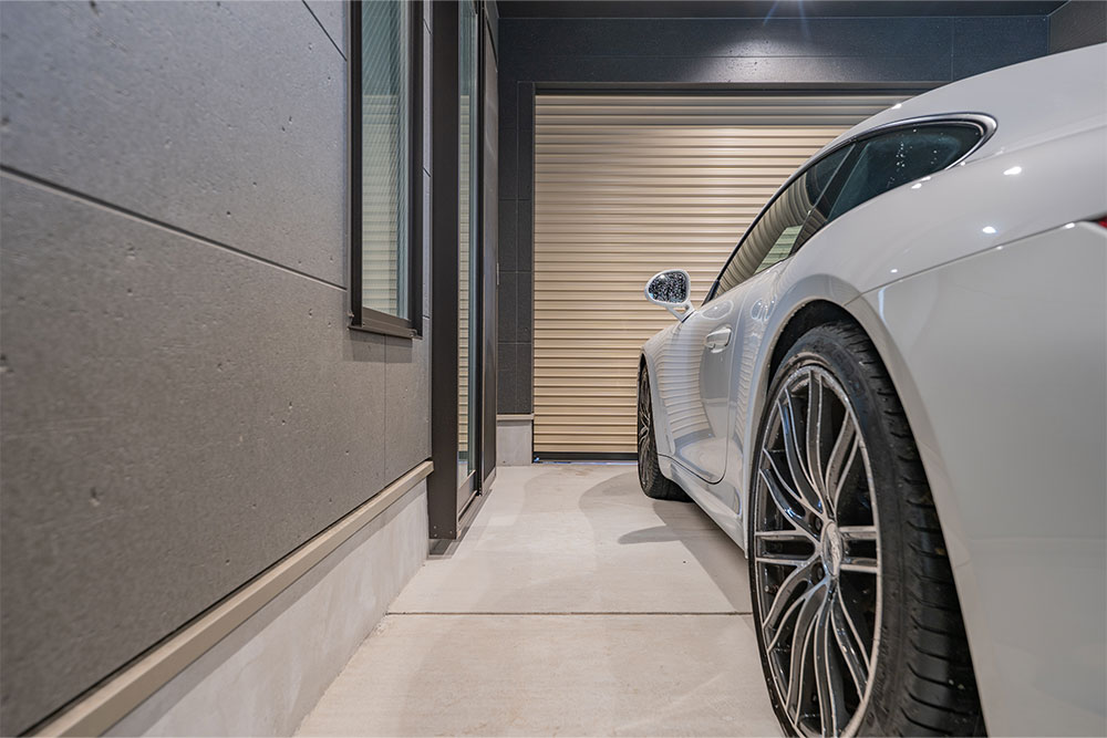 ガレージに駐車した911Carrera S