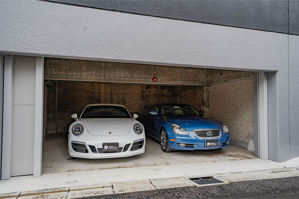 ガレージに駐車した911CarreraS&SC430