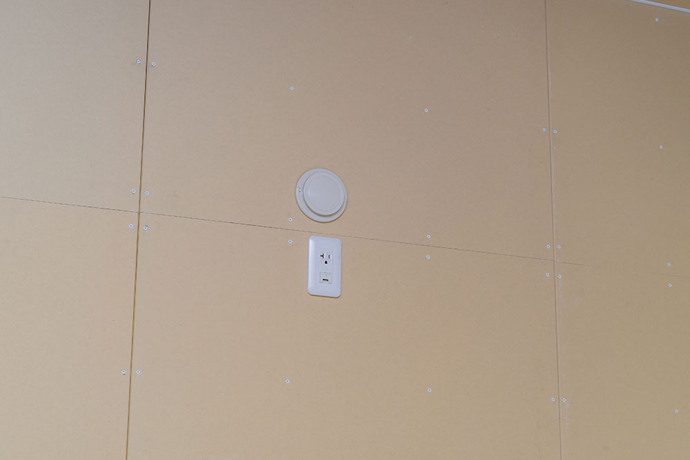 エアコン設置用100V電源と配管穴