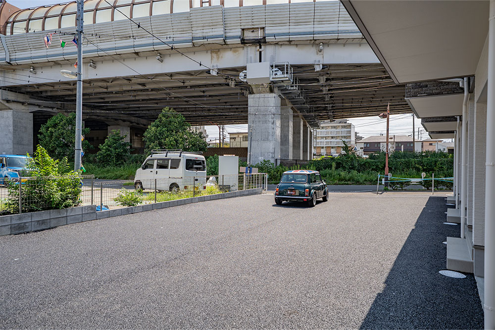 ガレージ前の空地
