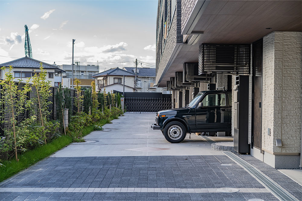ガレージ前の車路