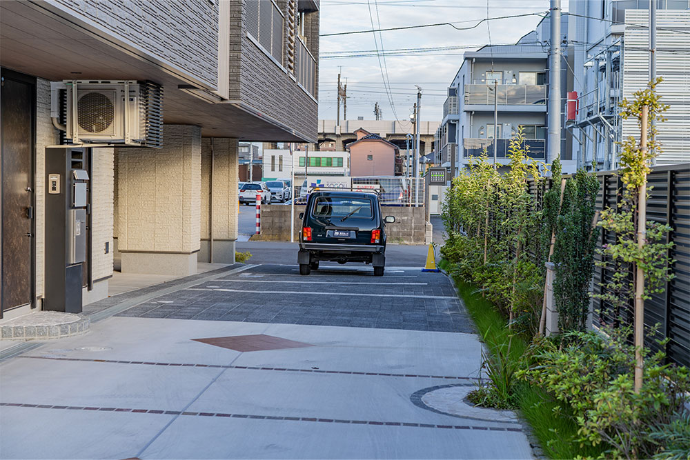 ガレージ前の車路