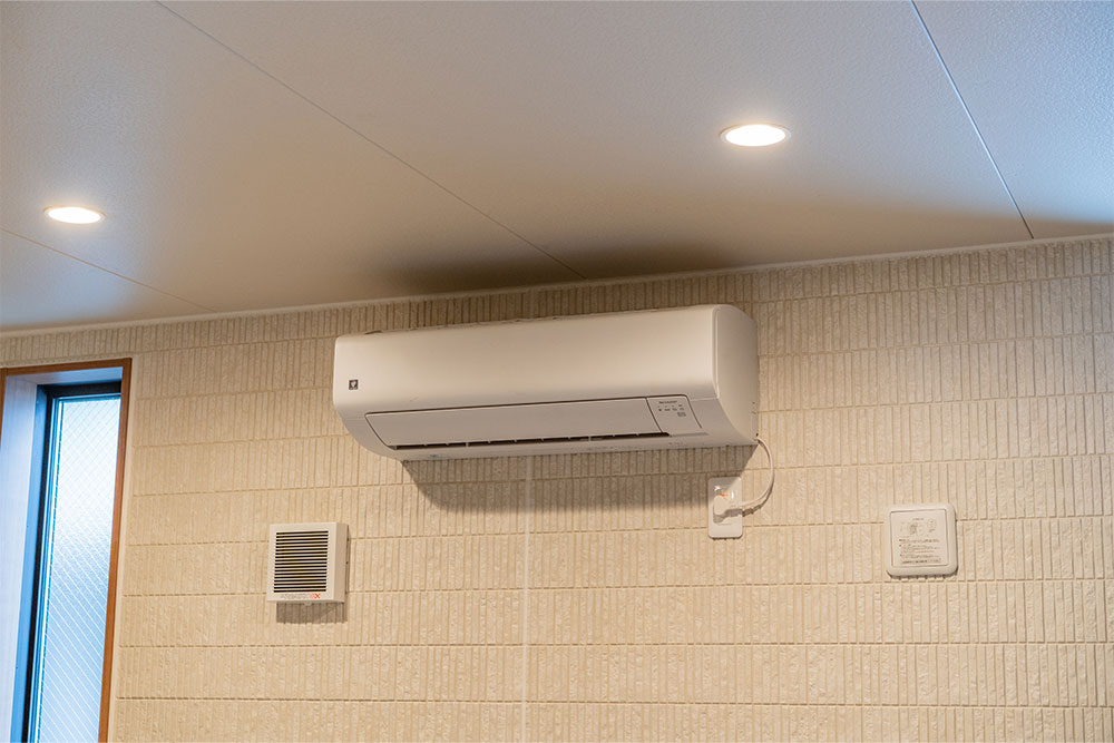 ガレージのエアコンと換気扇