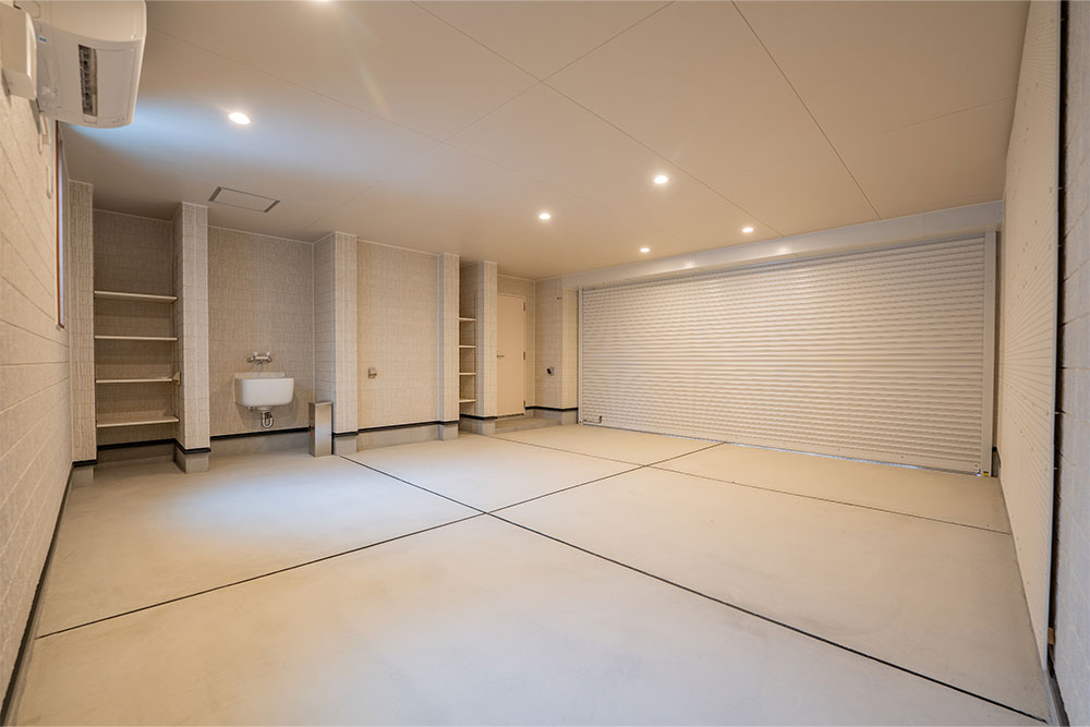 A棟のガレージ内観