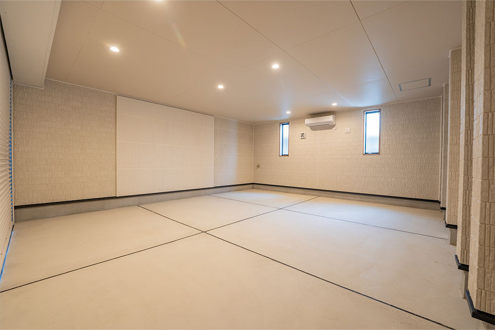 A棟のガレージ内観