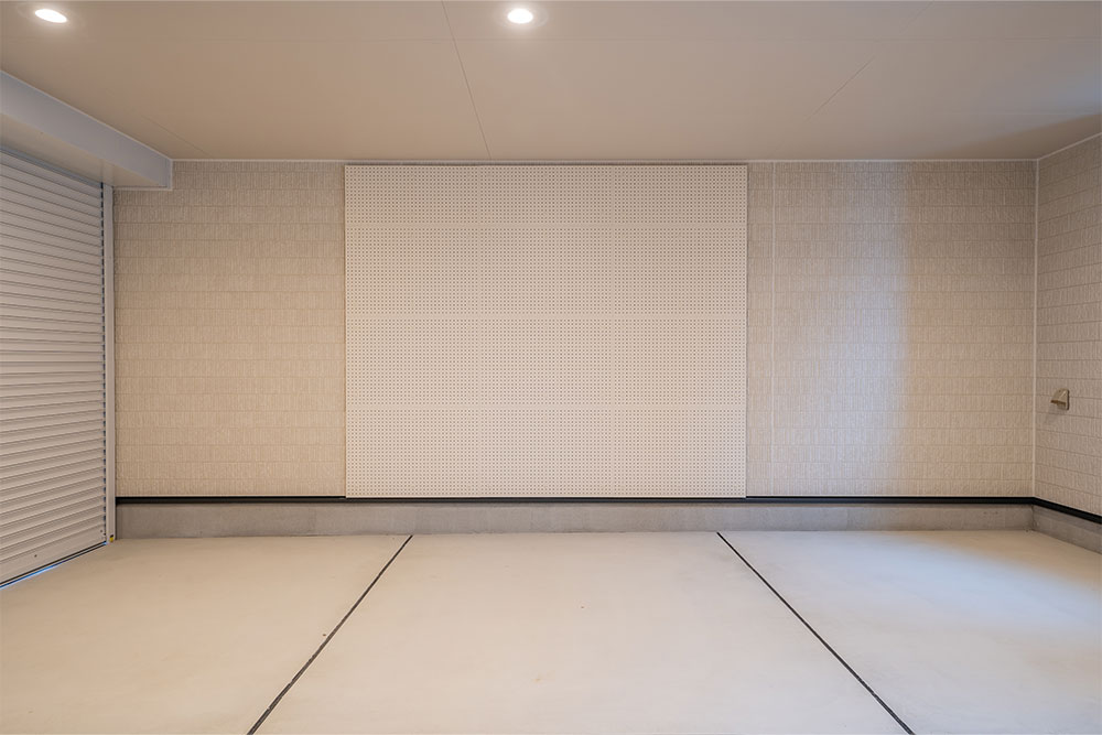 A棟ガレージの有孔ボード