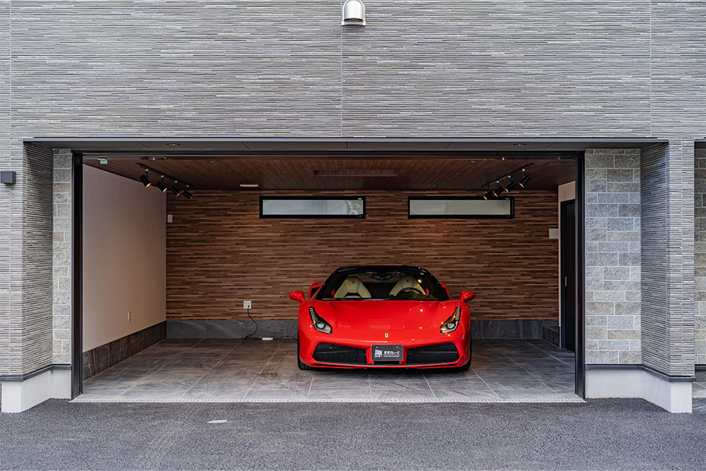 C号室のガレージに駐車したFerrari_488 Spider