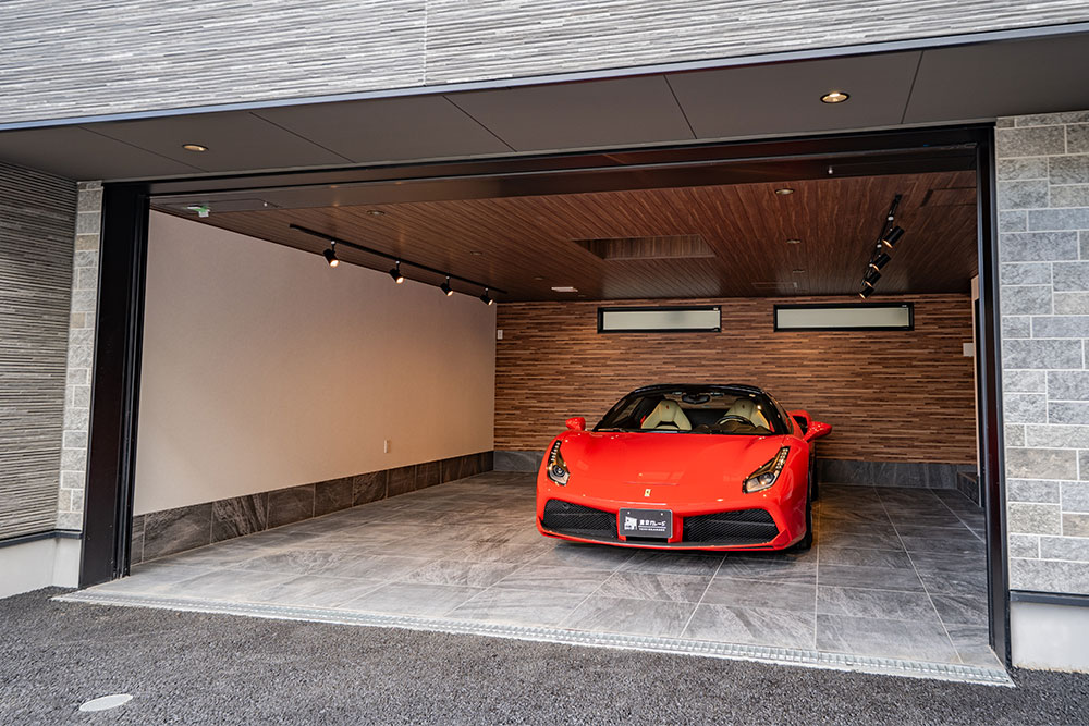 C号室のガレージに駐車したFerrari_488 Spider