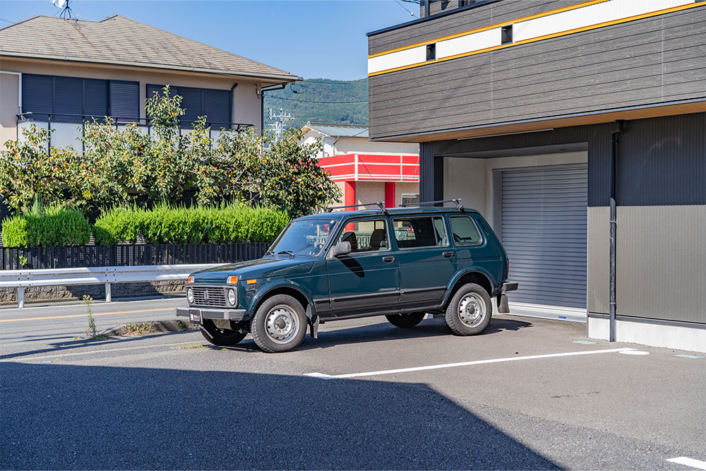 足車や来客に重宝する屋外駐車スペース