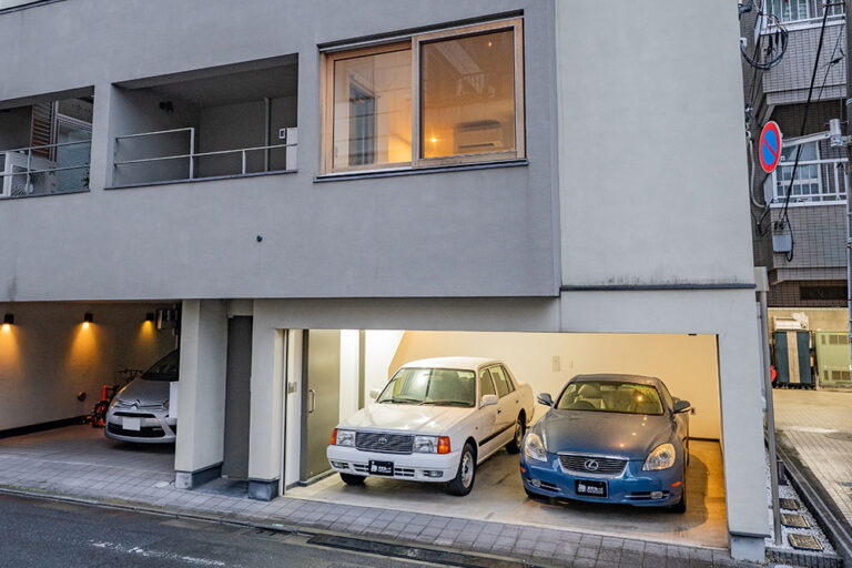 開口4.9m、家族で住める2LDK＆並列2台ガレージ｜八王子駅 歩14分