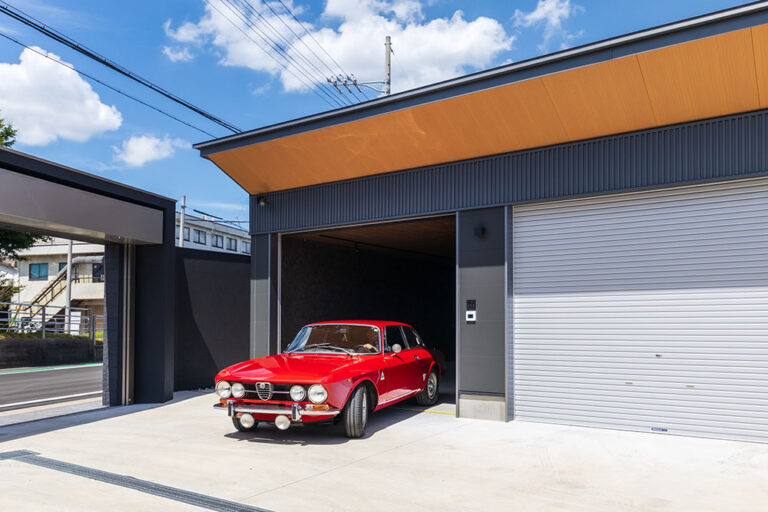 シャッターゲートや縦列区画を含む全21庫の貸しガレージ｜一宮市