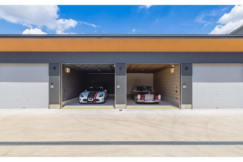 ゆったり1台のB棟(開口幅約3.9m/奥行約7.1m)