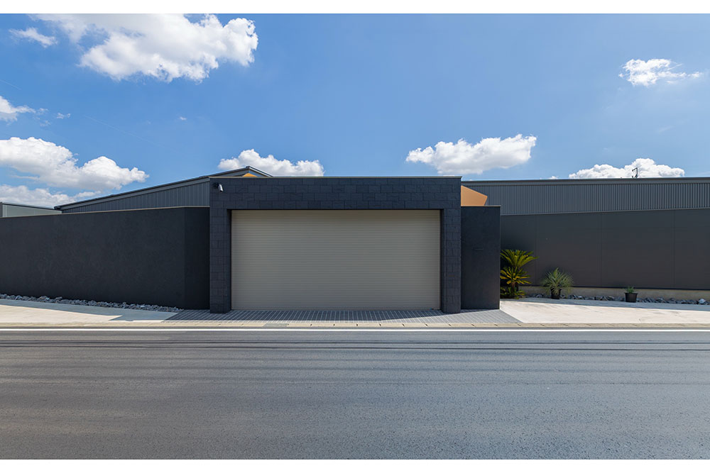 まるで邸宅のような端正な外観