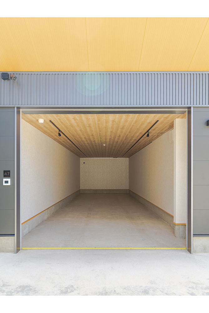 A棟のガレージ内観