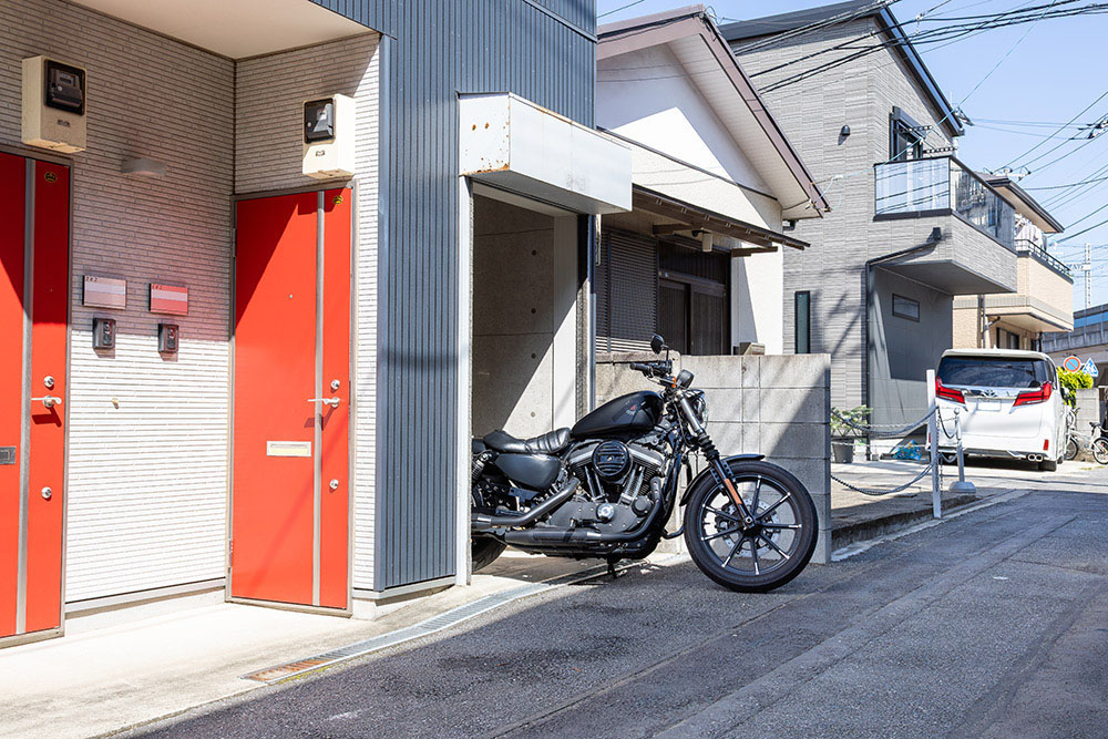4戸のうち102号室のみバイクガレージ付き