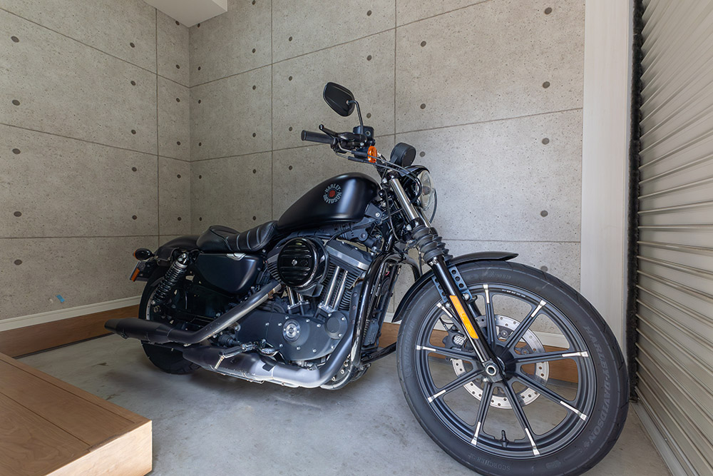 奥行2.90mでビッグバイクも収まる