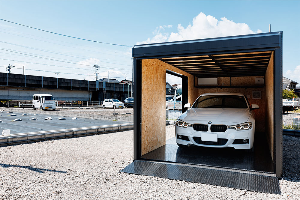 ガレージに駐車したBMW_3シリーズ