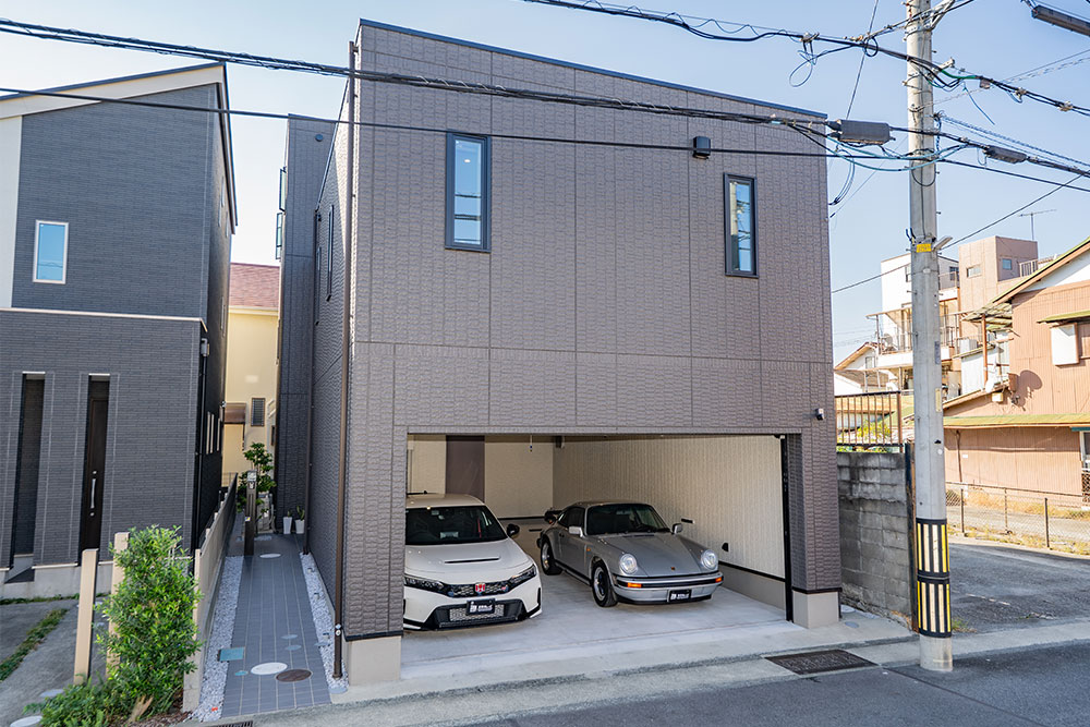 幅員5.7mの一方通行道路で入出庫スムーズ