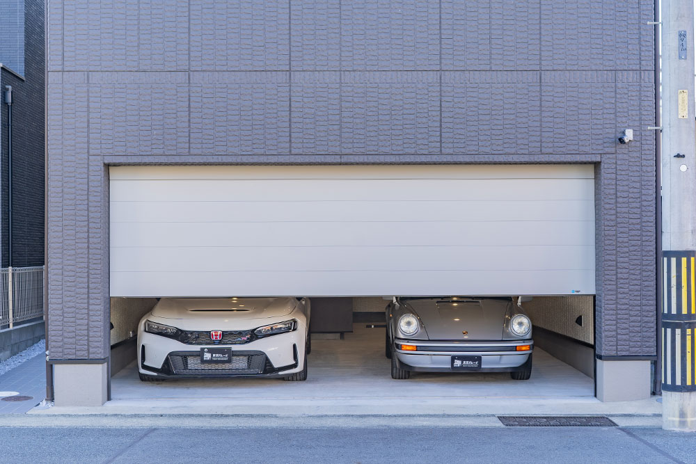 ガレージに駐車した911(Type930)&シビックタイプR