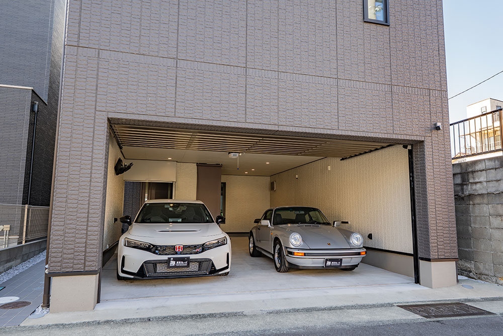 ガレージに駐車した911(Type930)&シビックタイプR
