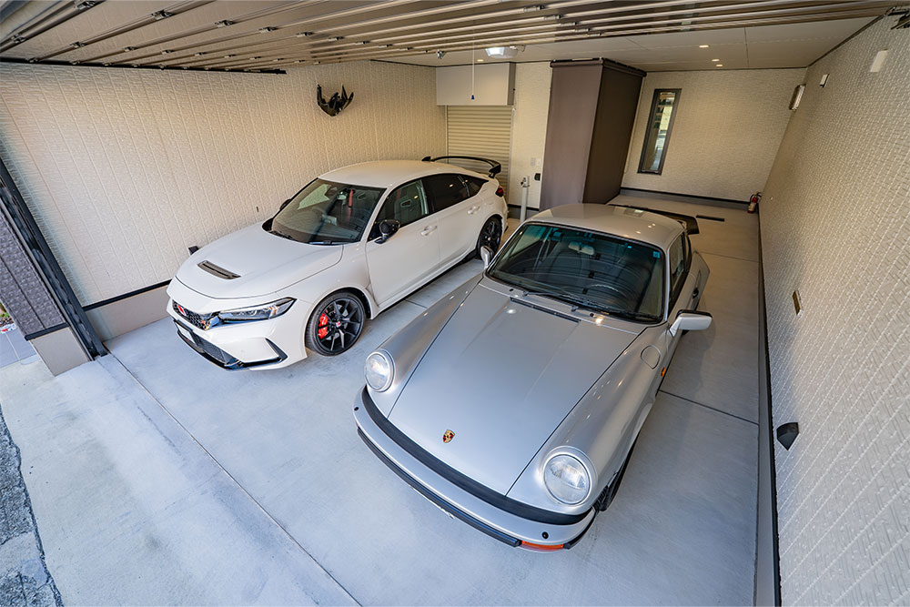 ガレージに駐車した911(Type930)&シビックタイプR