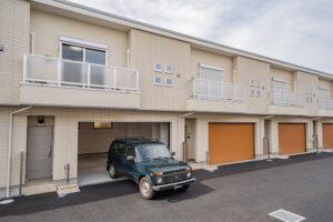 2棟10戸構成、バイクや趣味ギアも収まる開口4.1mガレージ|青梅市