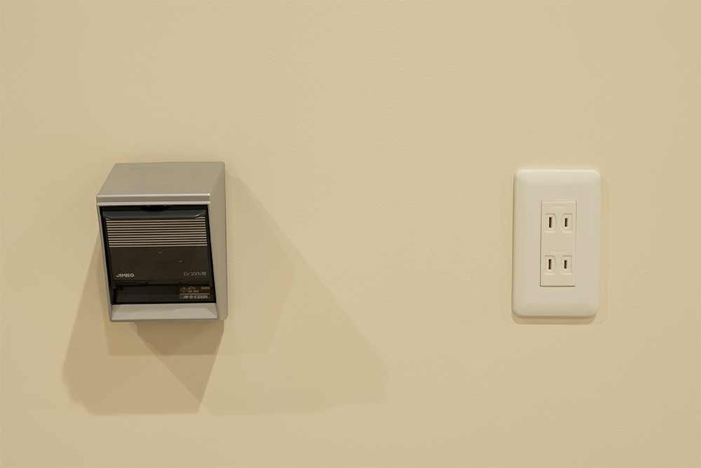 EV用200V電源と100Vコンセント