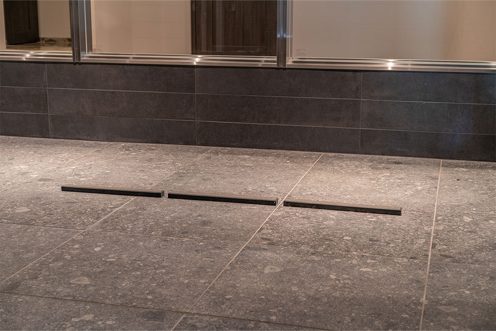 右側車室の輪止め