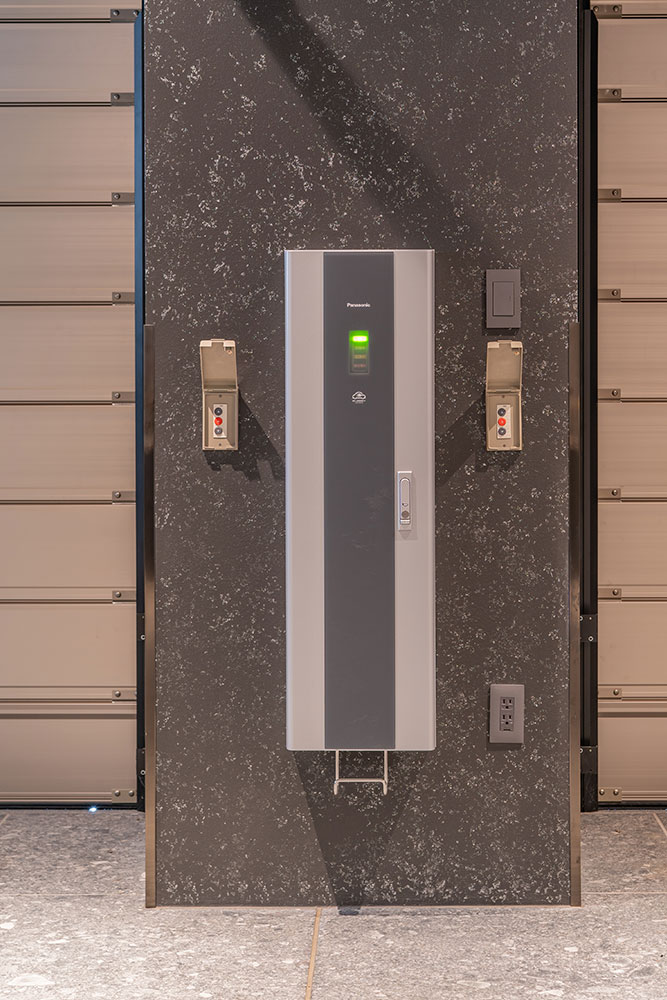 EV充電器と100Vコンセント