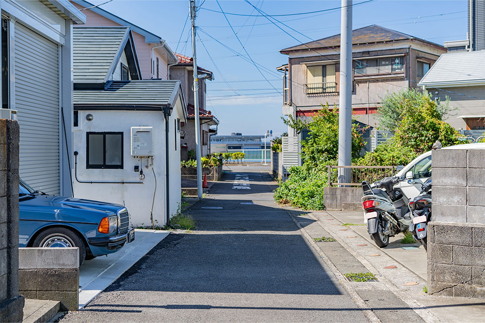約50mで2車線道路へ出れる