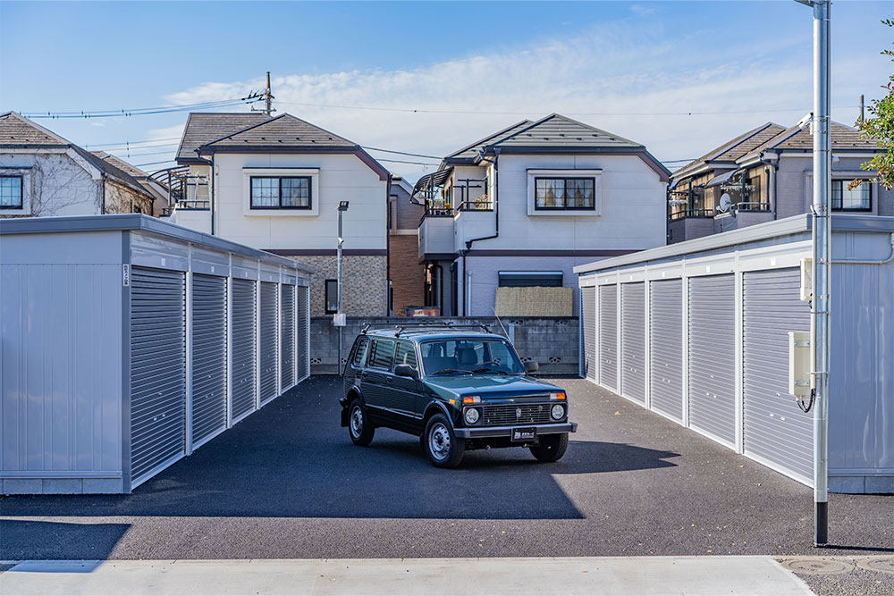 東京都足立区保木間4丁目の貸しガレージ「保木間BASE」とラーダ_ニーヴァ