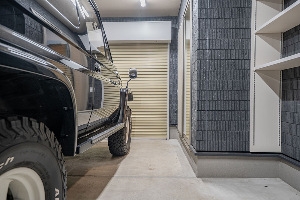 M Garageのガレージに駐車したランクル70 PX10