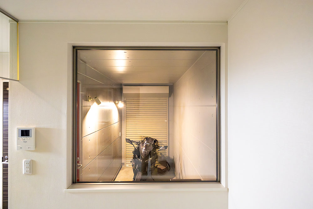 1F住戸には愛車を拝めるスクエア窓