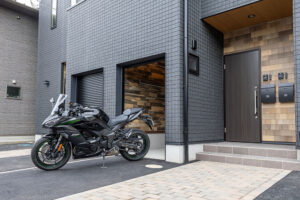 居室直結バイクガレージ＆WIC付き1K｜東松山駅 徒歩13分