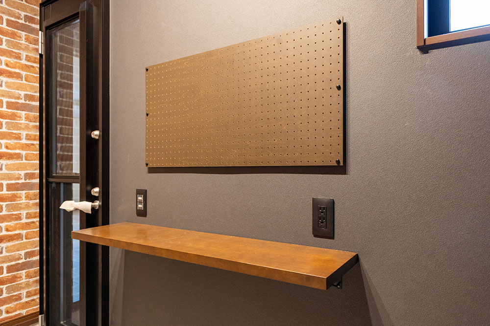 ガレージに設置されたカウンター