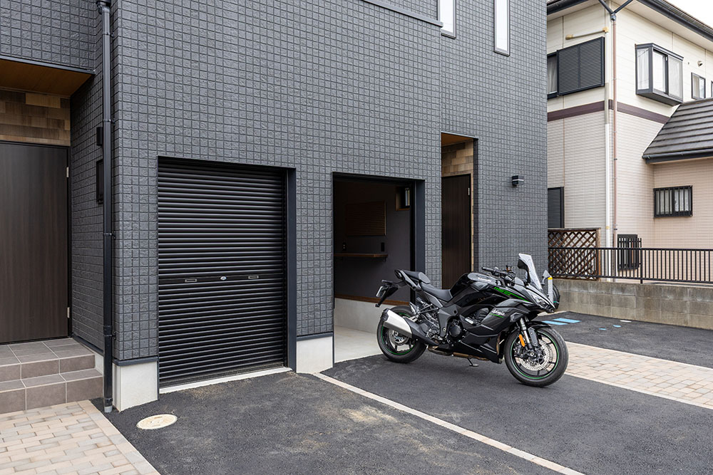 ガレージ前の駐車スペース