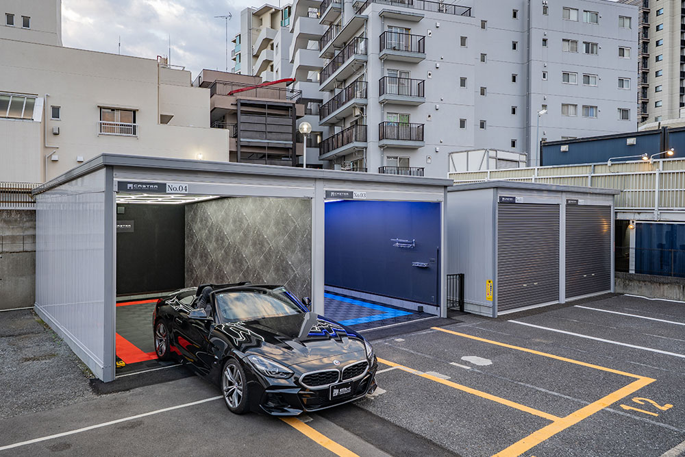 東京都東村山市栄町2丁目の貸しガレージ「CASTRA久米川」とBMW_Z4