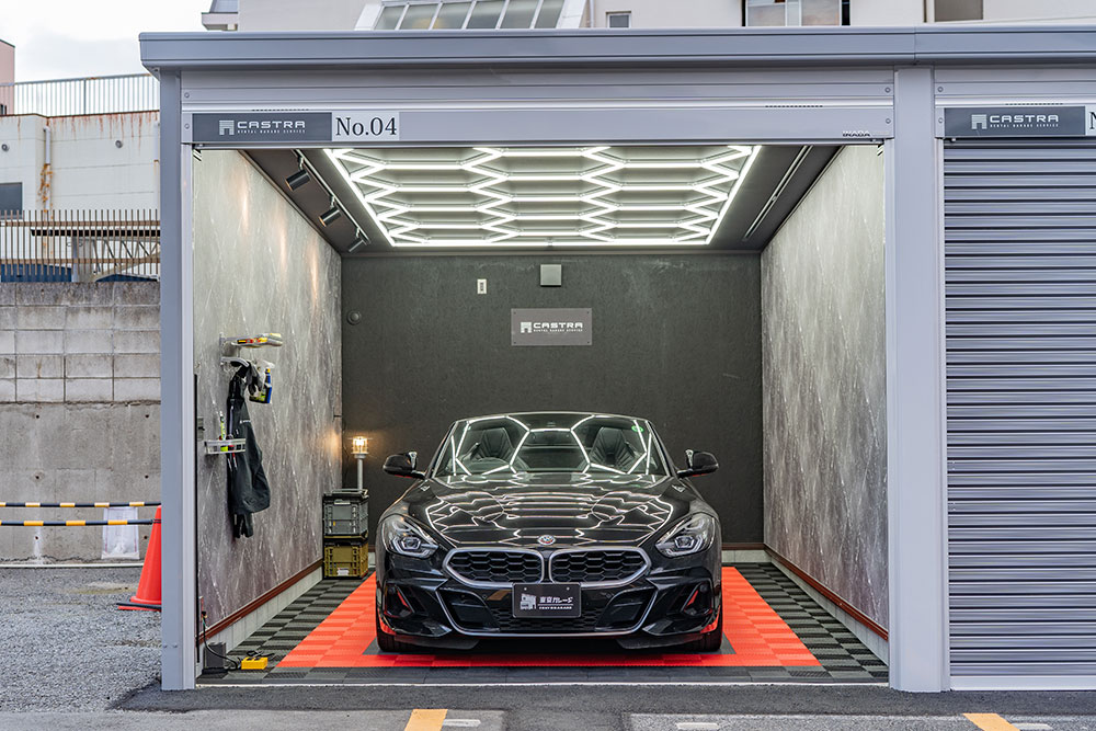 ガレージに駐車したBMW_Z4