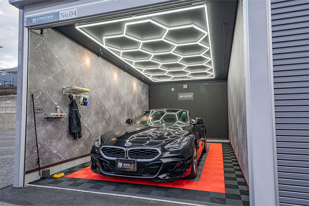 ガレージに駐車したBMW_Z4