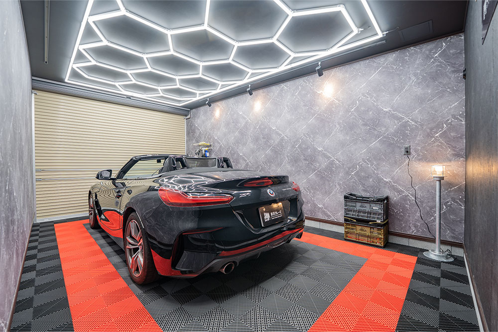 ガレージに駐車したBMW_Z4