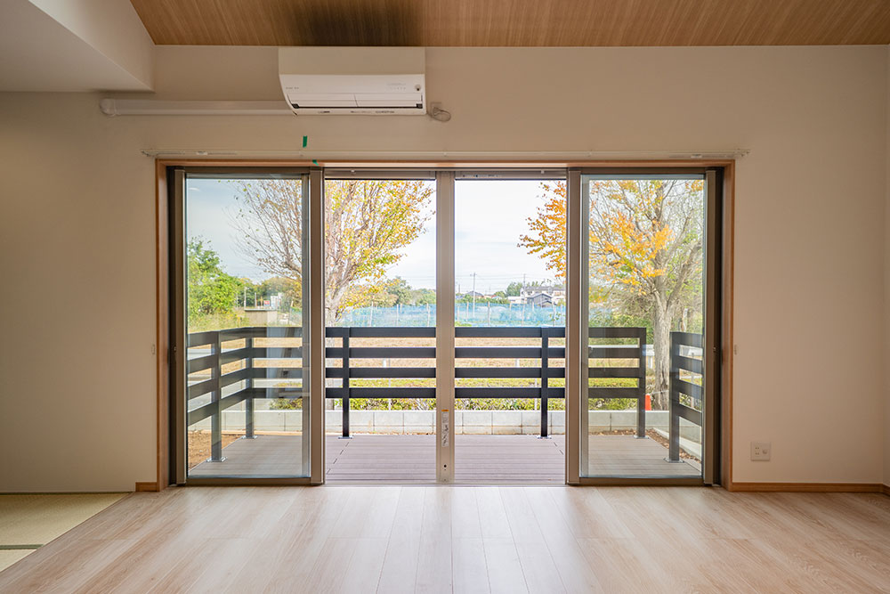 LDKから見たウッドデッキ