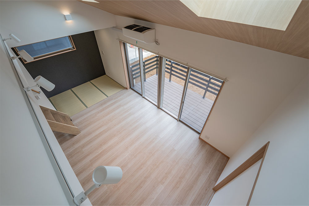 ロフトから見たガレージ