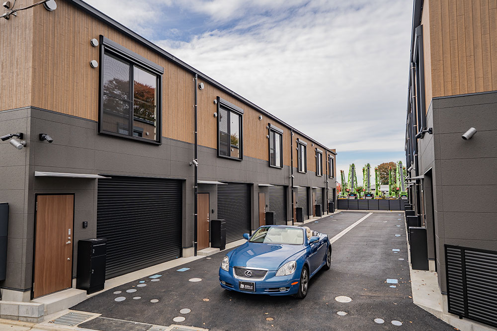 幅員6mの車路を挟んで向き合う2棟