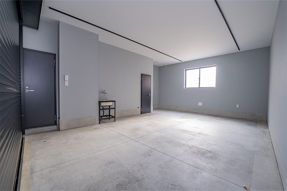 A-3のガレージ内観