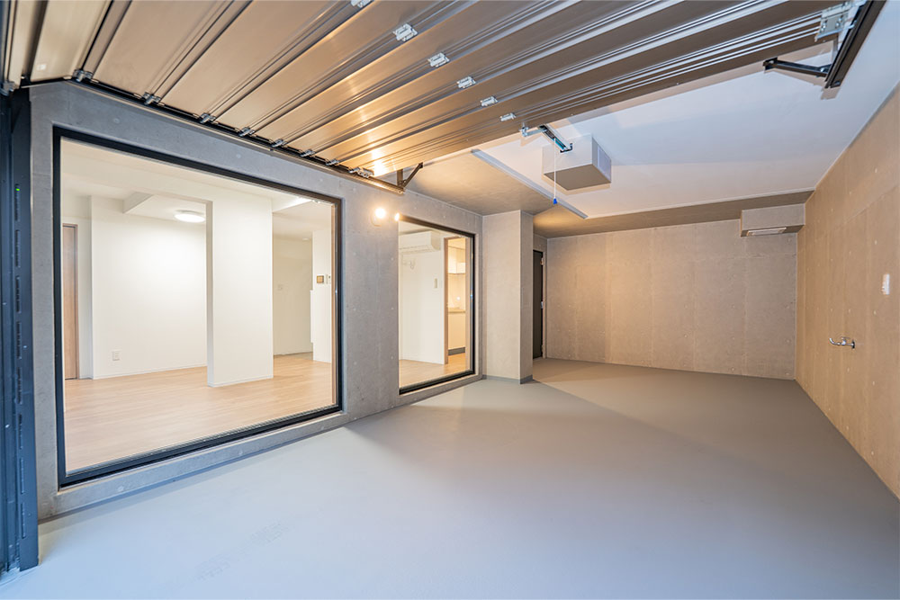 奥行6.50mで大型車も入庫可能