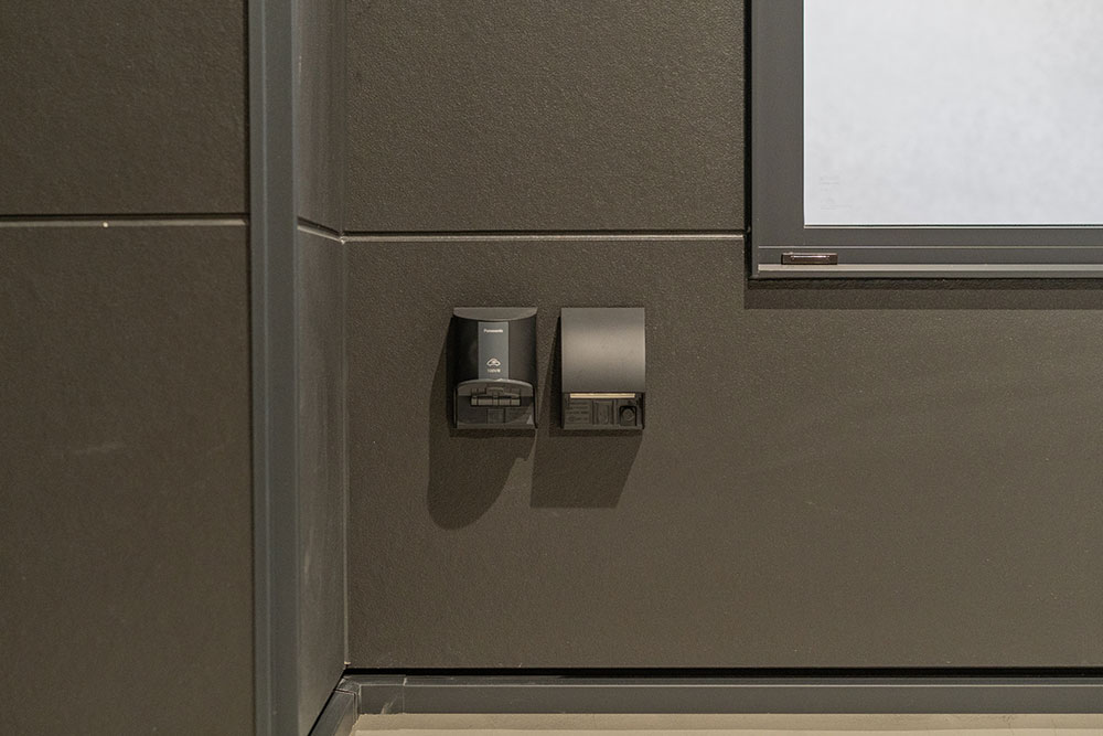 EV充電用100V電源と100Vコンセント