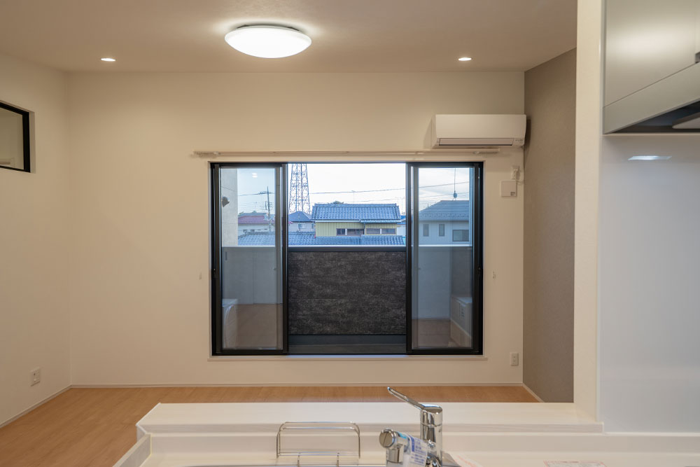 キッチンから見たバルコニー