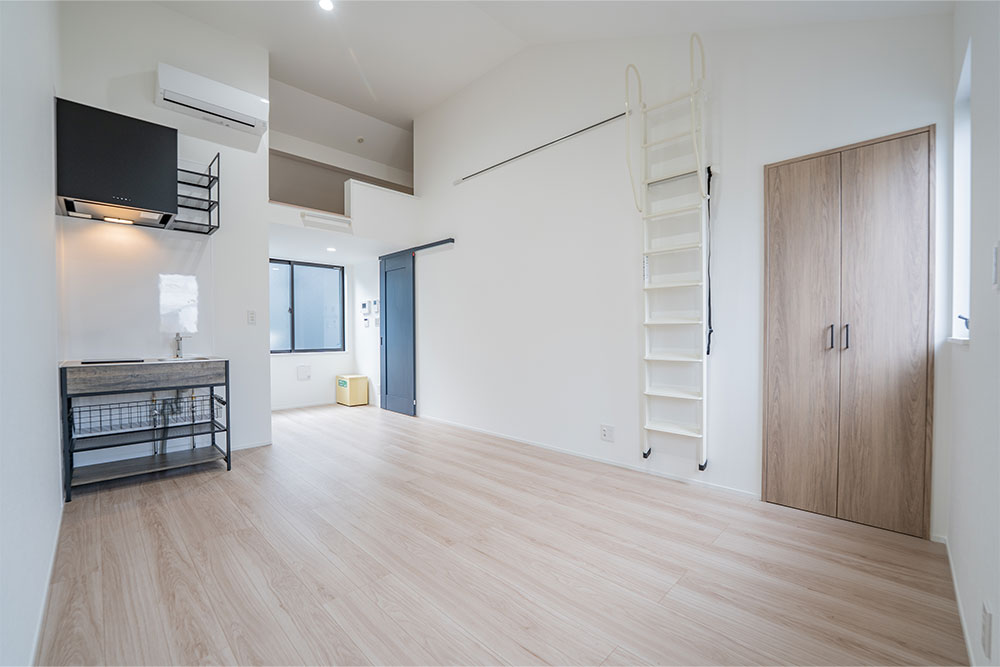 ロフトを備えたワンルーム（10.9帖）