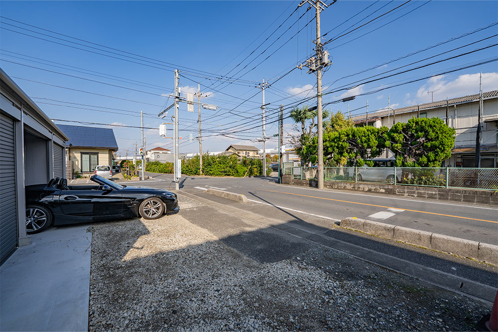 ガレージ前の空地